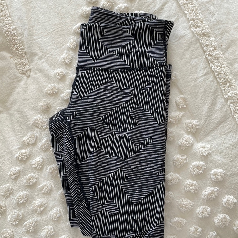 Lululemon pattern capri legging